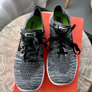COPY - Nike Free RN Flyknit Women’s Sz 9 - NEW